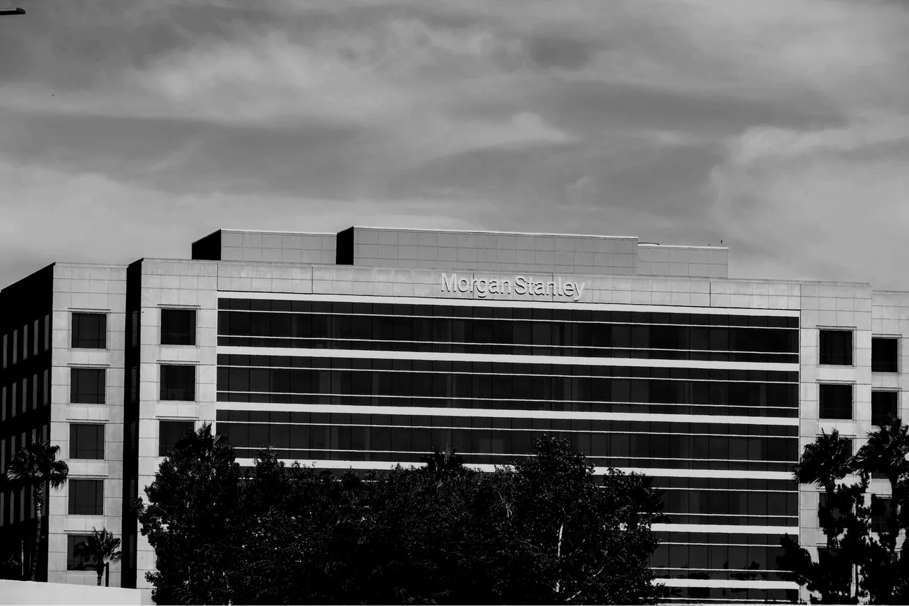 What are the Types of Investment Banks?
